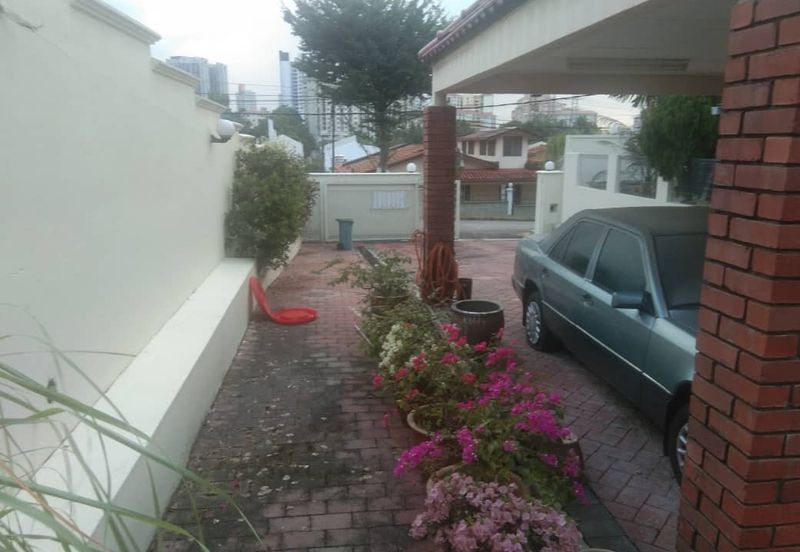 Oug Awan Kecil Corner 2sty Bungalow Large Land