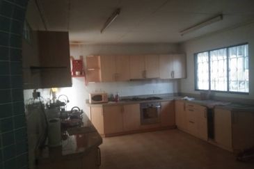 Oug Awan Kecil Corner 2sty Bungalow Large Land