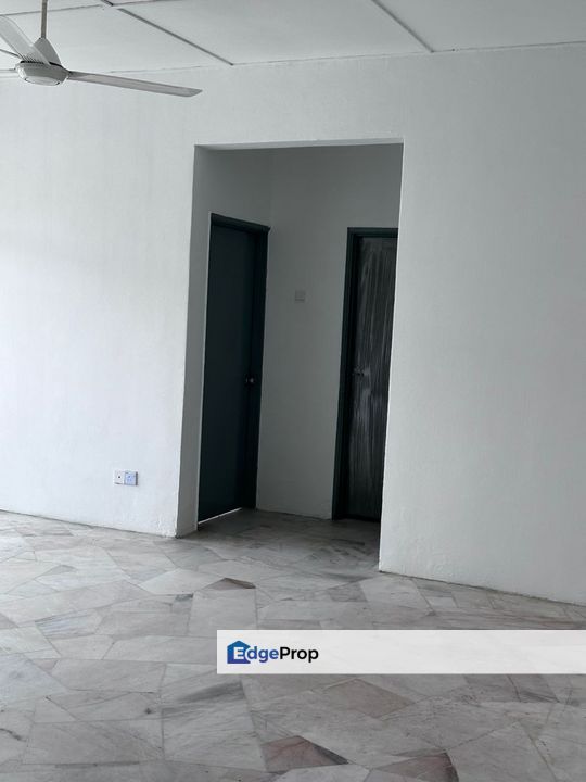 Kiambang Aparment Putra Perdana Puchong 3rooms Top floor, Selangor, Puchong
