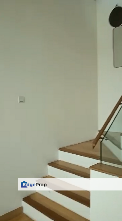 Partially Furnished 3stry Semi-d D'island Puchong , Selangor, Puchong