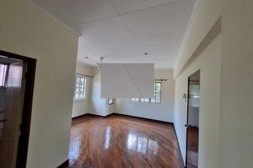 Corner Renovated 2stry Terrance Subang Bestari 