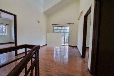 Corner Renovated 2stry Terrance Subang Bestari 