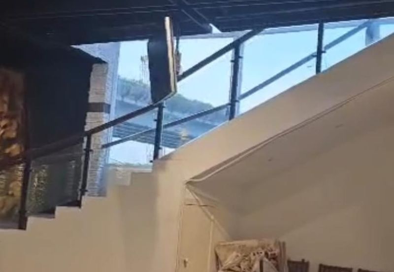 Facing main road KL city bungalow commercial shop