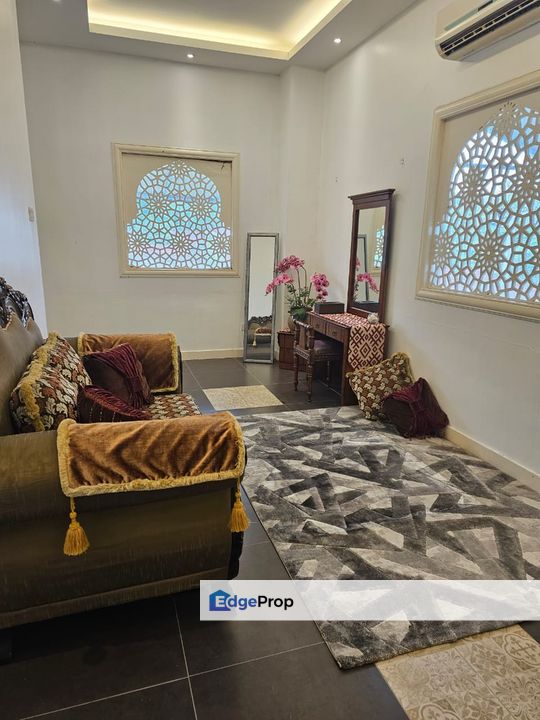 Facing main road KL city bungalow commercial shop, Kuala Lumpur, KL City