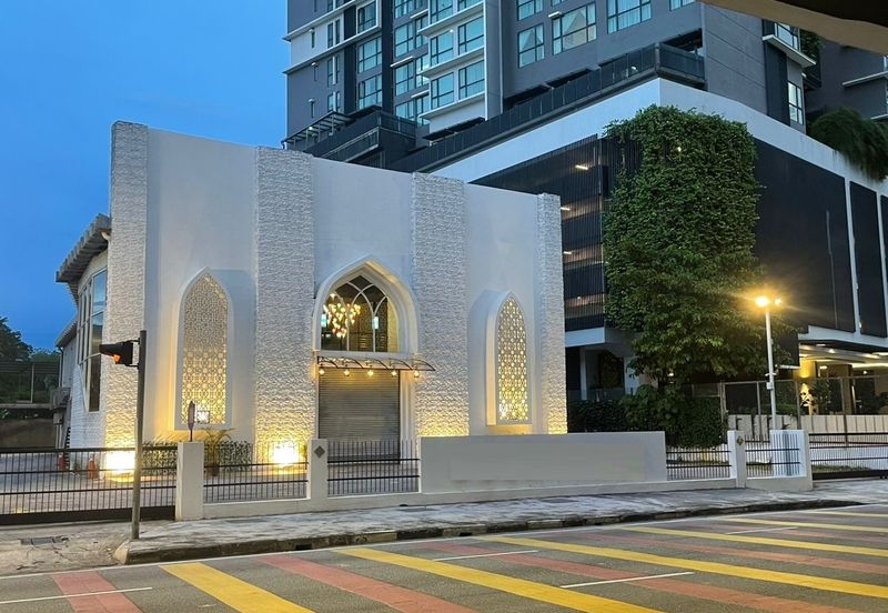 Facing main road KL city bungalow commercial shop