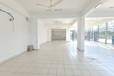 Facing Main Road Shop duplex Vega Residensi Condo Cyberjaya  