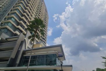 Facing Main Road Shop duplex Vega Residensi Condo Cyberjaya  