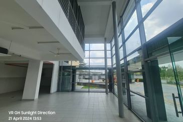 Facing Main Road Shop duplex Vega Residensi Condo Cyberjaya  