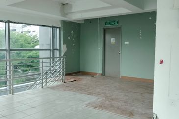 Facing Main Road Shop duplex Vega Residensi Condo Cyberjaya  