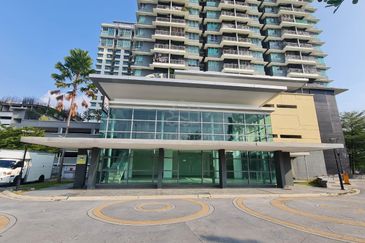 Facing Main Road Shop duplex Vega Residensi Condo Cyberjaya  