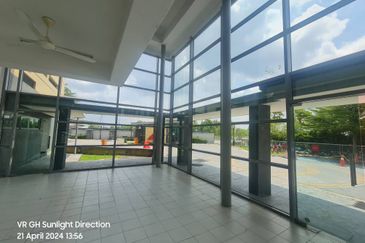 Facing Main Road Shop duplex Vega Residensi Condo Cyberjaya  