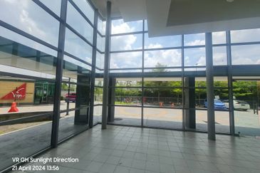 Facing Main Road Shop duplex Vega Residensi Condo Cyberjaya  