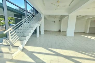 Facing Main Road Shop duplex Vega Residensi Condo Cyberjaya  