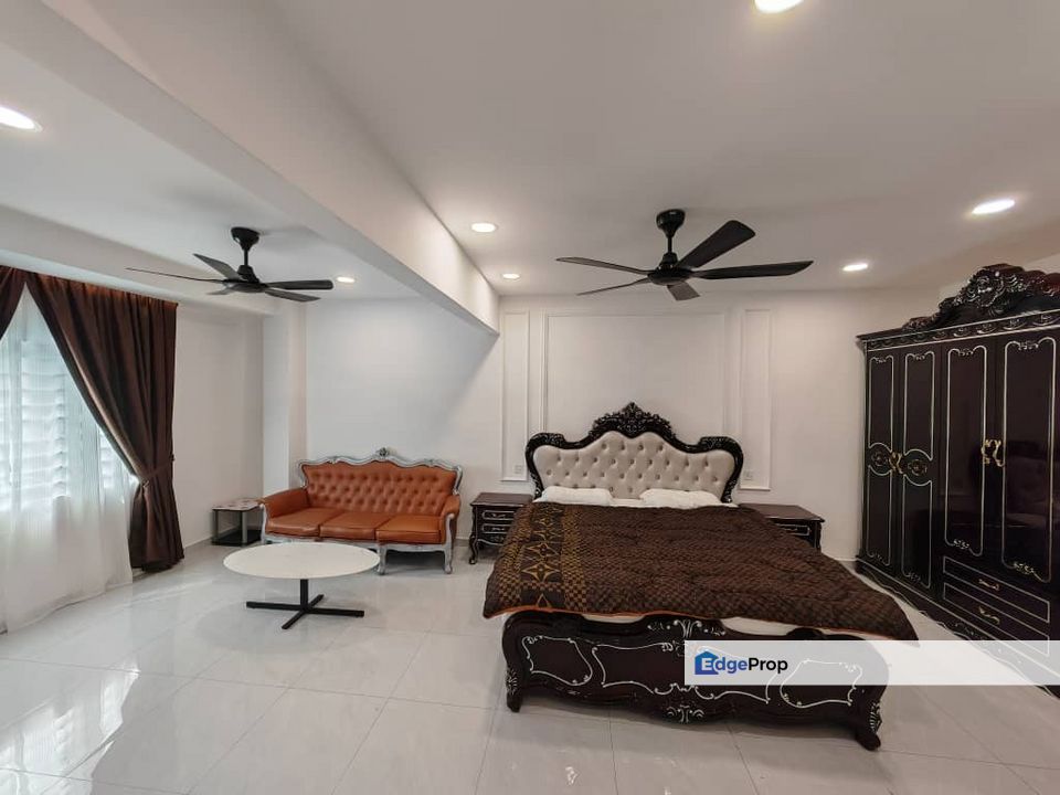 Fully Furnish Nice Reno 3sty Terrace Puchong Intan, Selangor, Puchong