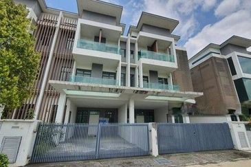 Taman Nusaputra Timur