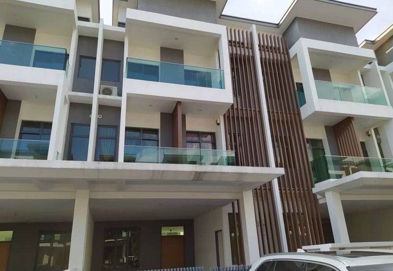 Taman Nusaputra Timur