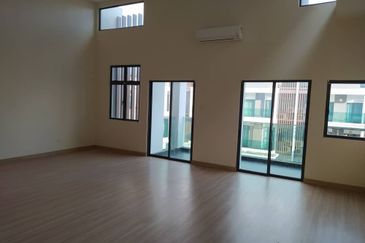 Taman Nusaputra Timur