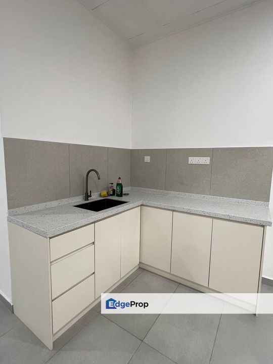 Renovated office 1st floor Puj 8 Puncak jalil, Selangor, Seri Kembangan