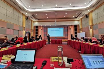 HiCom-Glenmarie Industrial Park