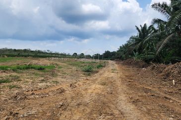 Face main road Industrial Land Jalan Muar-Tangkak