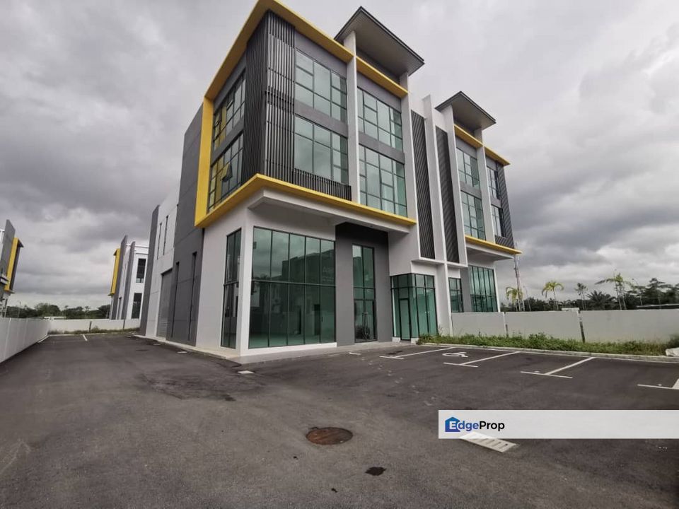 10,200sf Freehold 3sty Semi-D Factory Bandar Serenia Sepang, Selangor, Sepang