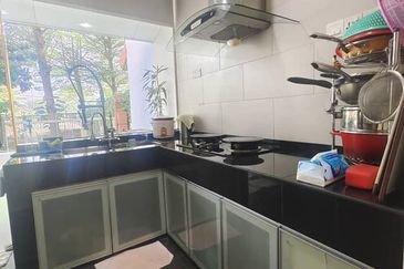 Glenmarie Cove Residence