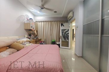 Glenmarie Cove Residence