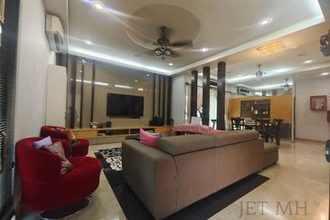 Glenmarie Cove Residence