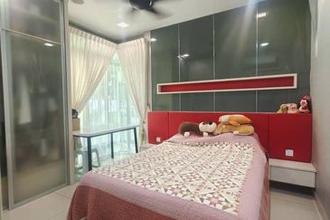 Glenmarie Cove Residence