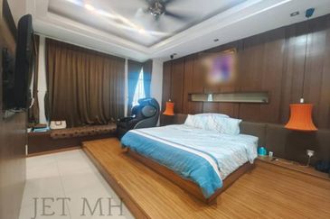 Glenmarie Cove Residence