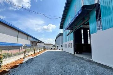 West Port, Pulau Indah