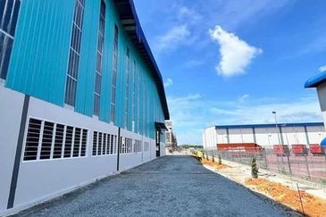 West Port, Pulau Indah