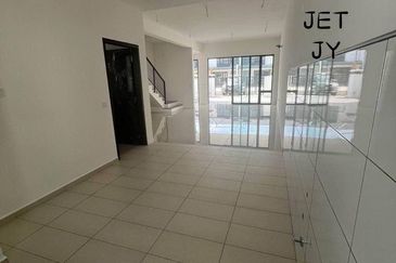 2 Sty Brand New Terrace @ Nadira Bandar Bukit Raja Klang