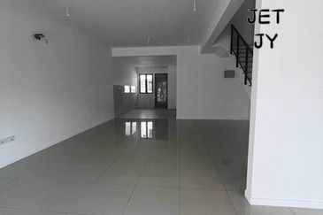2 Sty Brand New Terrace @ Nadira Bandar Bukit Raja Klang