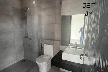 2 Sty Brand New Terrace @ Nadira Bandar Bukit Raja Klang