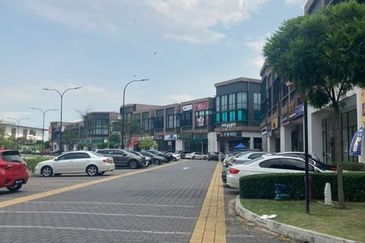 3 Sty Shoplot @ Eco Somerset, Telok Panglima Garang (Facing Main Road)