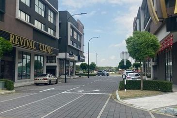 3 Sty Shoplot @ Eco Somerset, Telok Panglima Garang (Facing Main Road)