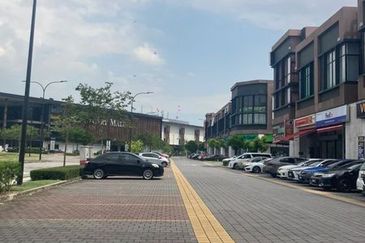 3 Sty Shoplot @ Eco Somerset, Telok Panglima Garang (Facing Main Road)