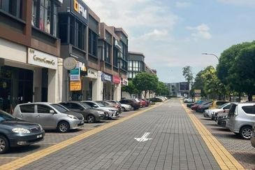 3 Sty Shoplot @ Eco Somerset, Telok Panglima Garang (Facing Main Road)