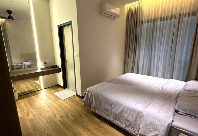 Lucent Residence @ twentyfive.7