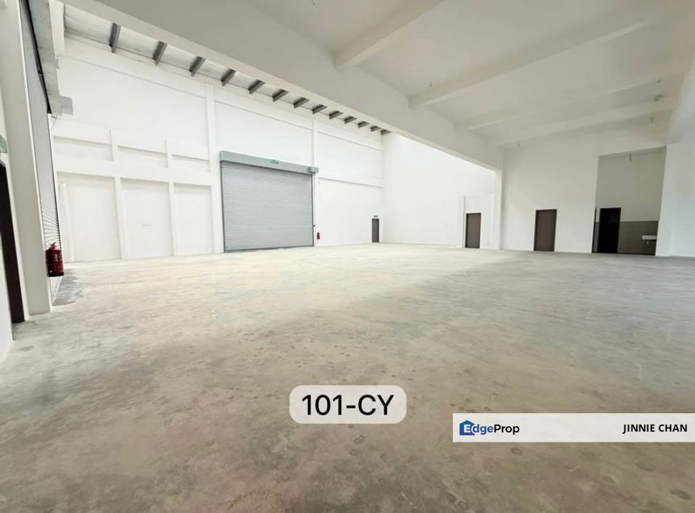 2 Storey Cluster Semi D Factory Warehouse at Taman Perindustrian Air Hitam, Klang, Selangor, Klang