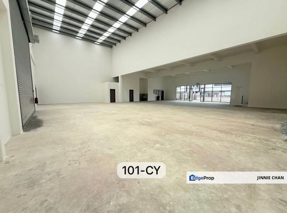2 Storey Cluster Semi D Factory Warehouse at Taman Perindustrian Air Hitam, Klang, Selangor, Klang