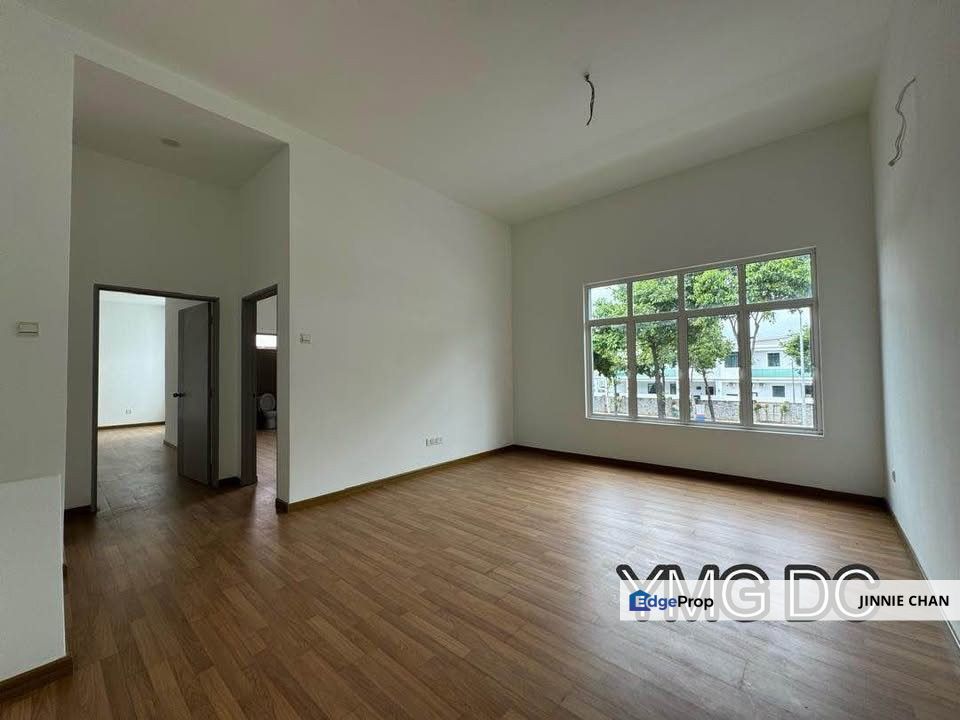 2 Storey End Lot Cluster Semi D at Bandar Bestari Canary Garden, Klang, Selangor, Klang