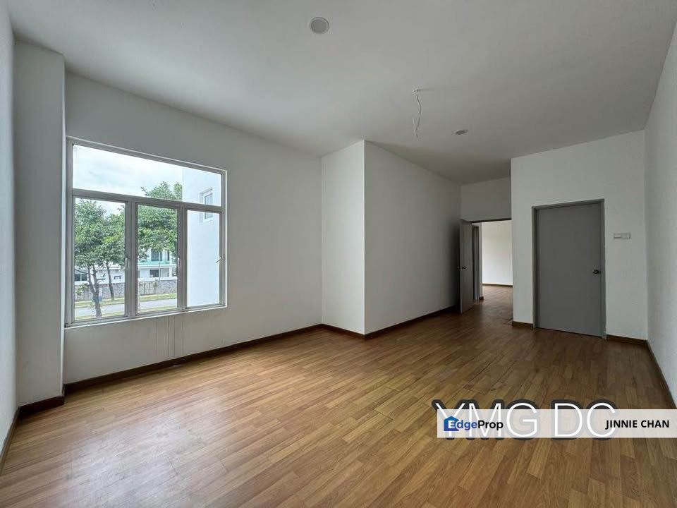 2 Storey End Lot Cluster Semi D at Bandar Bestari Canary Garden, Klang, Selangor, Klang