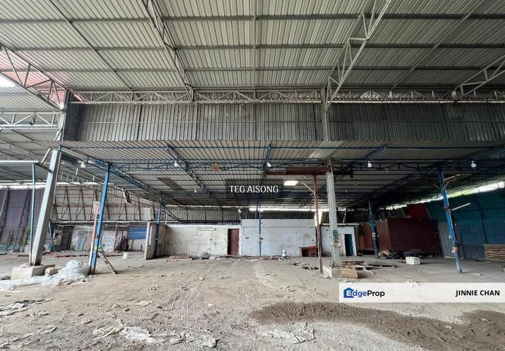 Warehouse at Bukit Kemuning, Shah Alam Facing Main Road, Selangor, Shah Alam
