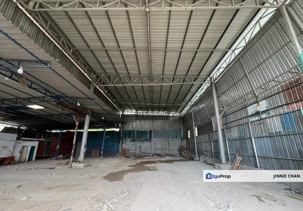 Warehouse at Bukit Kemuning, Shah Alam Facing Main Road, Selangor, Shah Alam