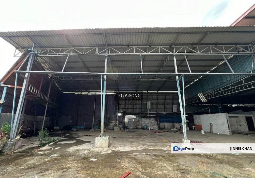 Warehouse at Bukit Kemuning, Shah Alam Facing Main Road, Selangor, Shah Alam