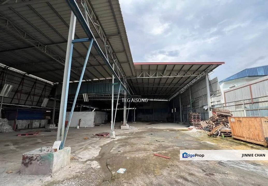 Warehouse at Bukit Kemuning, Shah Alam Facing Main Road, Selangor, Shah Alam