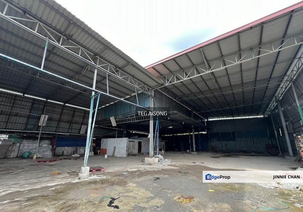 Warehouse at Bukit Kemuning, Shah Alam Facing Main Road, Selangor, Shah Alam