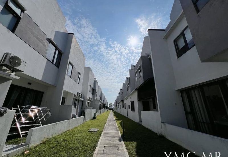 Lucent Residence @ twentyfive.7